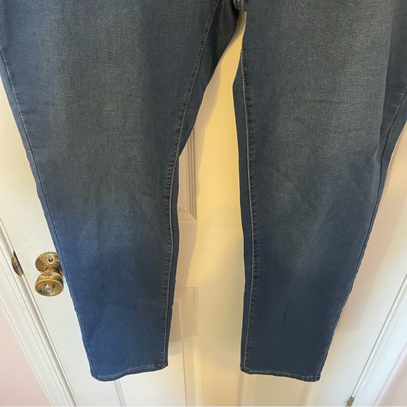 Women’s Denim Jeggings - Picture 4 of 8